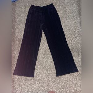 Brand: Abercrombie & Fitch; Style: flowy, high-waisted dress pants; Size: M
